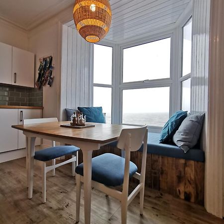 Lovely Seafront 2 Bed Flat In アベリストウィス エクステリア 写真