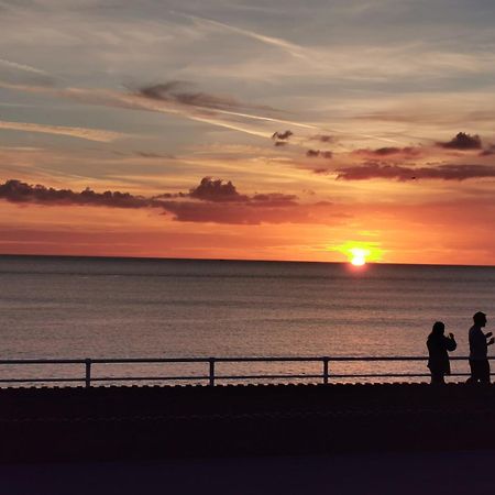 Lovely Seafront 2 Bed Flat In アベリストウィス エクステリア 写真